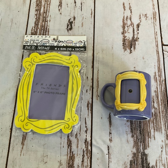 NEW FRIENDS PEEPHOLE FRAME CUP AND PICTURE FRAME - Picture 6 of 6